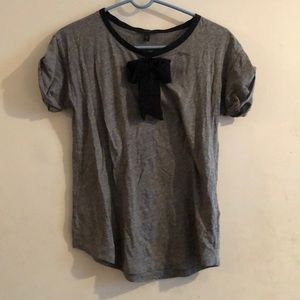 Cute gray t shirt with black bow j crew